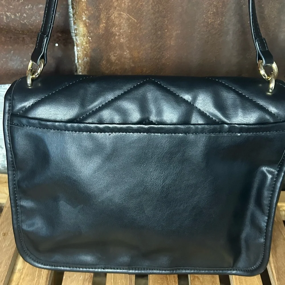 Steve Madden Black Quilted Shoulder Bag Gold logo